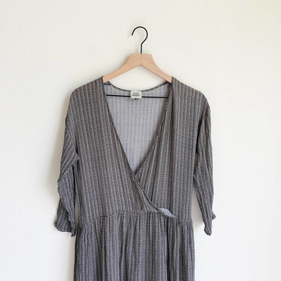 Suzie Winkle Chevron Midi V Neck Dress - Picture 3 of 9